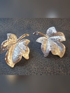 Vtg Beautiful Charel Signed Twice Silvertone Textured Oak Leaf Clip On Earrings